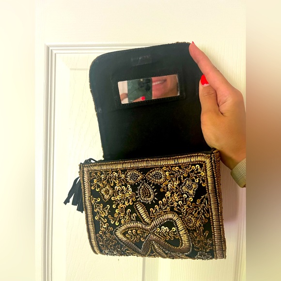 Gold purse can be used as clutch or shoulder bag - Picture 4 of 4